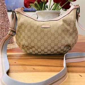 Authentic Gucci NWOT GG crossbody bag, pristine condition!